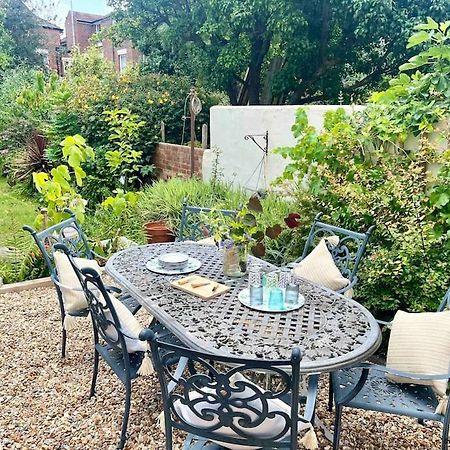 Spacious Semi-Detached Southsea House, Free Parking On Drive Portsmouth Exteriör bild