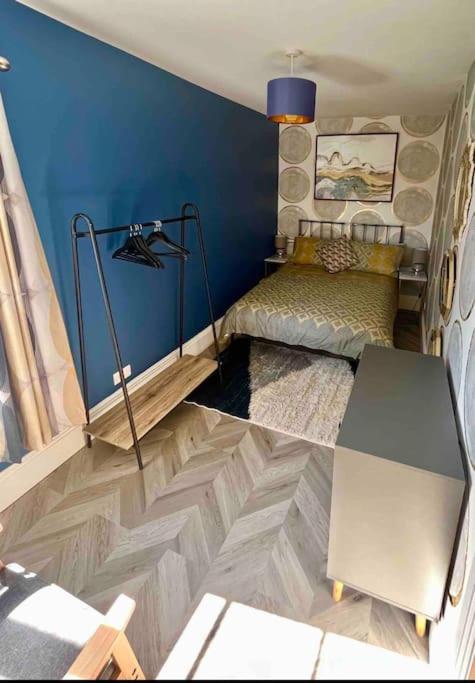 Spacious Semi-Detached Southsea House, Free Parking On Drive Portsmouth Exteriör bild