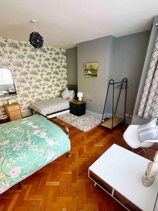 Spacious Semi-Detached Southsea House, Free Parking On Drive Portsmouth Exteriör bild