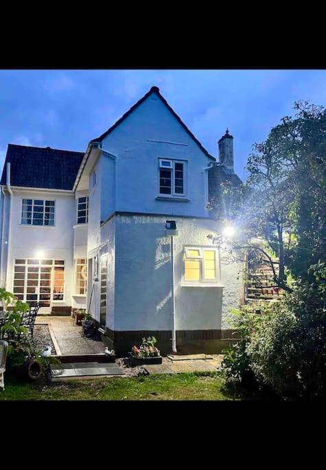 Spacious Semi-Detached Southsea House, Free Parking On Drive Portsmouth Exteriör bild