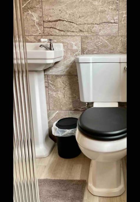 Spacious Semi-Detached Southsea House, Free Parking On Drive Portsmouth Exteriör bild