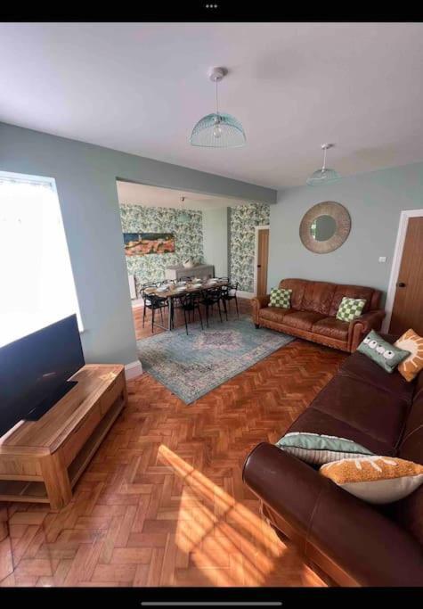 Spacious Semi-Detached Southsea House, Free Parking On Drive Portsmouth Exteriör bild