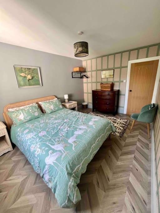 Spacious Semi-Detached Southsea House, Free Parking On Drive Portsmouth Exteriör bild