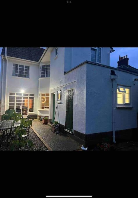 Spacious Semi-Detached Southsea House, Free Parking On Drive Portsmouth Exteriör bild