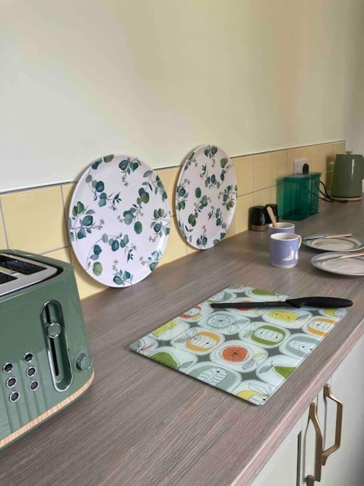 Spacious Semi-Detached Southsea House, Free Parking On Drive Portsmouth Exteriör bild