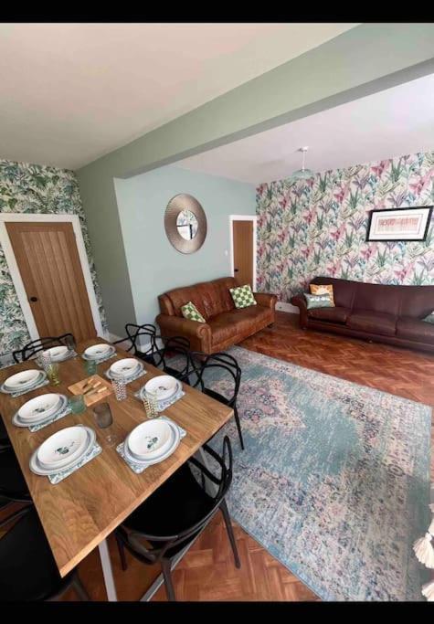 Spacious Semi-Detached Southsea House, Free Parking On Drive Portsmouth Exteriör bild