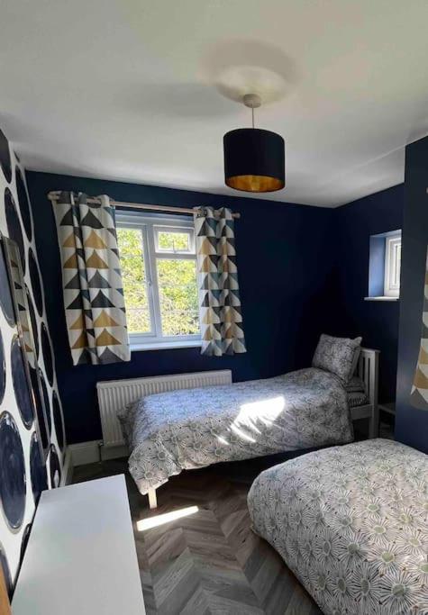 Spacious Semi-Detached Southsea House, Free Parking On Drive Portsmouth Exteriör bild