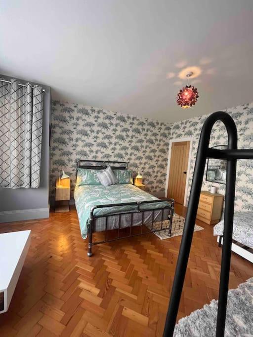 Spacious Semi-Detached Southsea House, Free Parking On Drive Portsmouth Exteriör bild