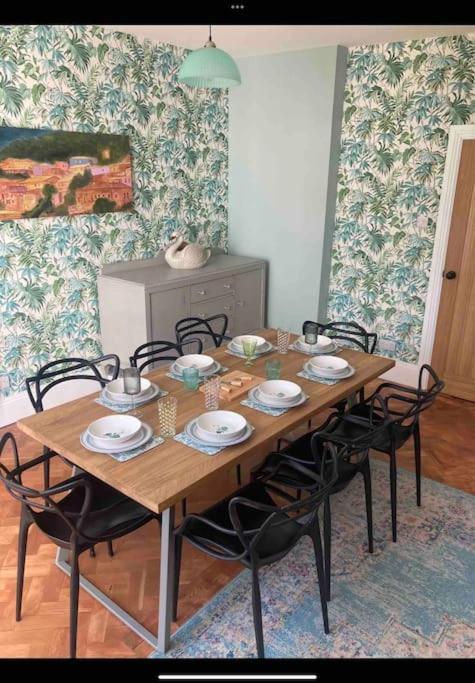 Spacious Semi-Detached Southsea House, Free Parking On Drive Portsmouth Exteriör bild