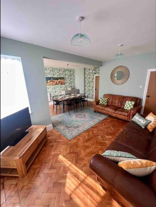 Spacious Semi-Detached Southsea House, Free Parking On Drive Portsmouth Exteriör bild